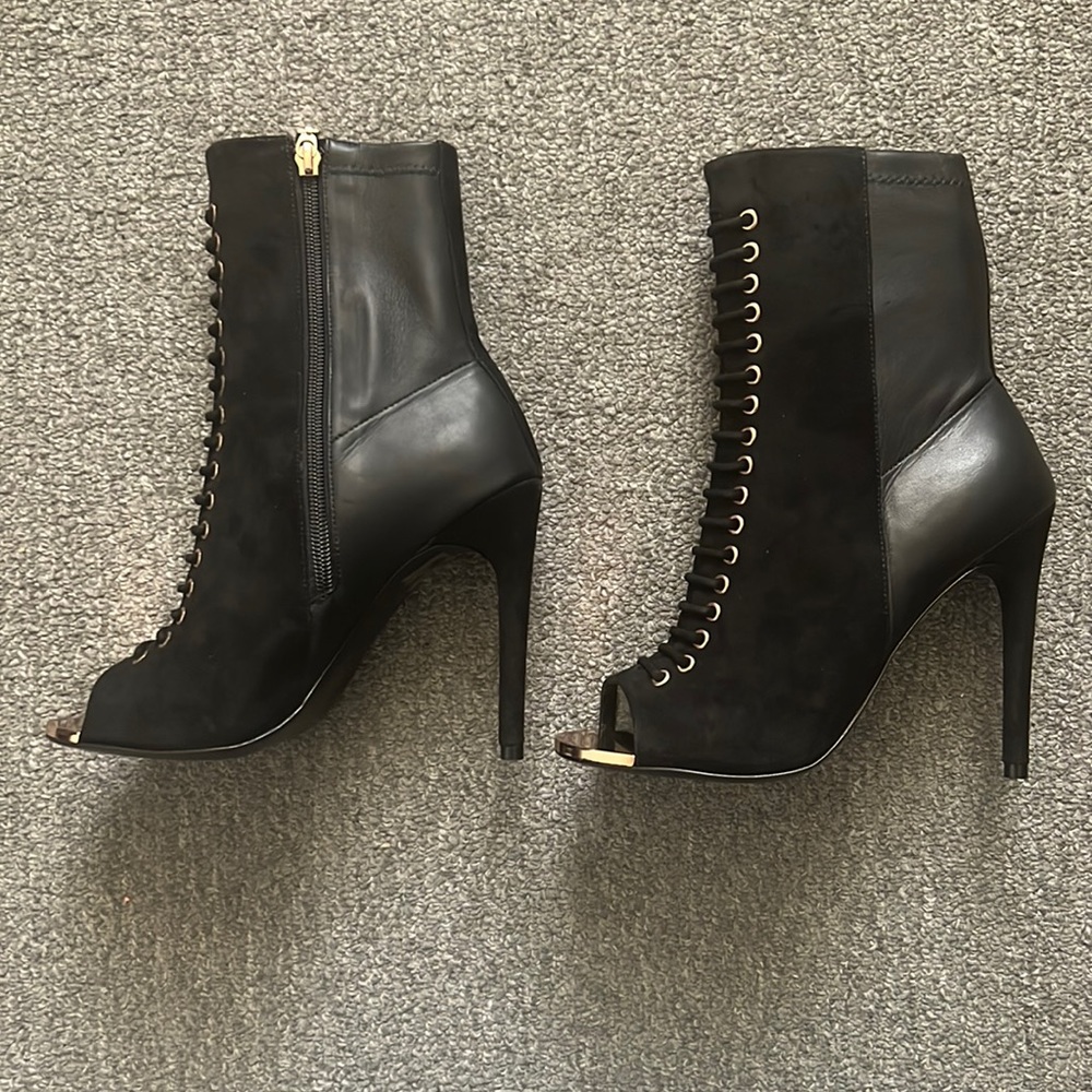 BRAND NEW! IVY KIRZHNER Peep Toe Booties High Heel Black Size 7.5